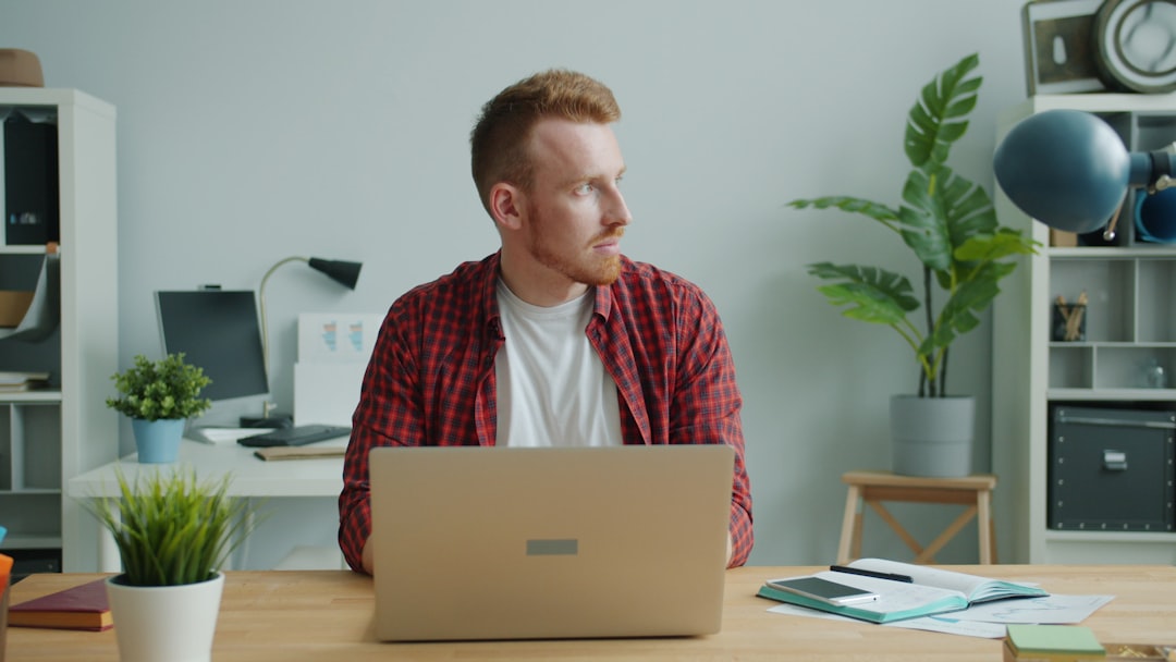 Freelancer oder Agentur: Wer passt besser zu deinem Projekt?